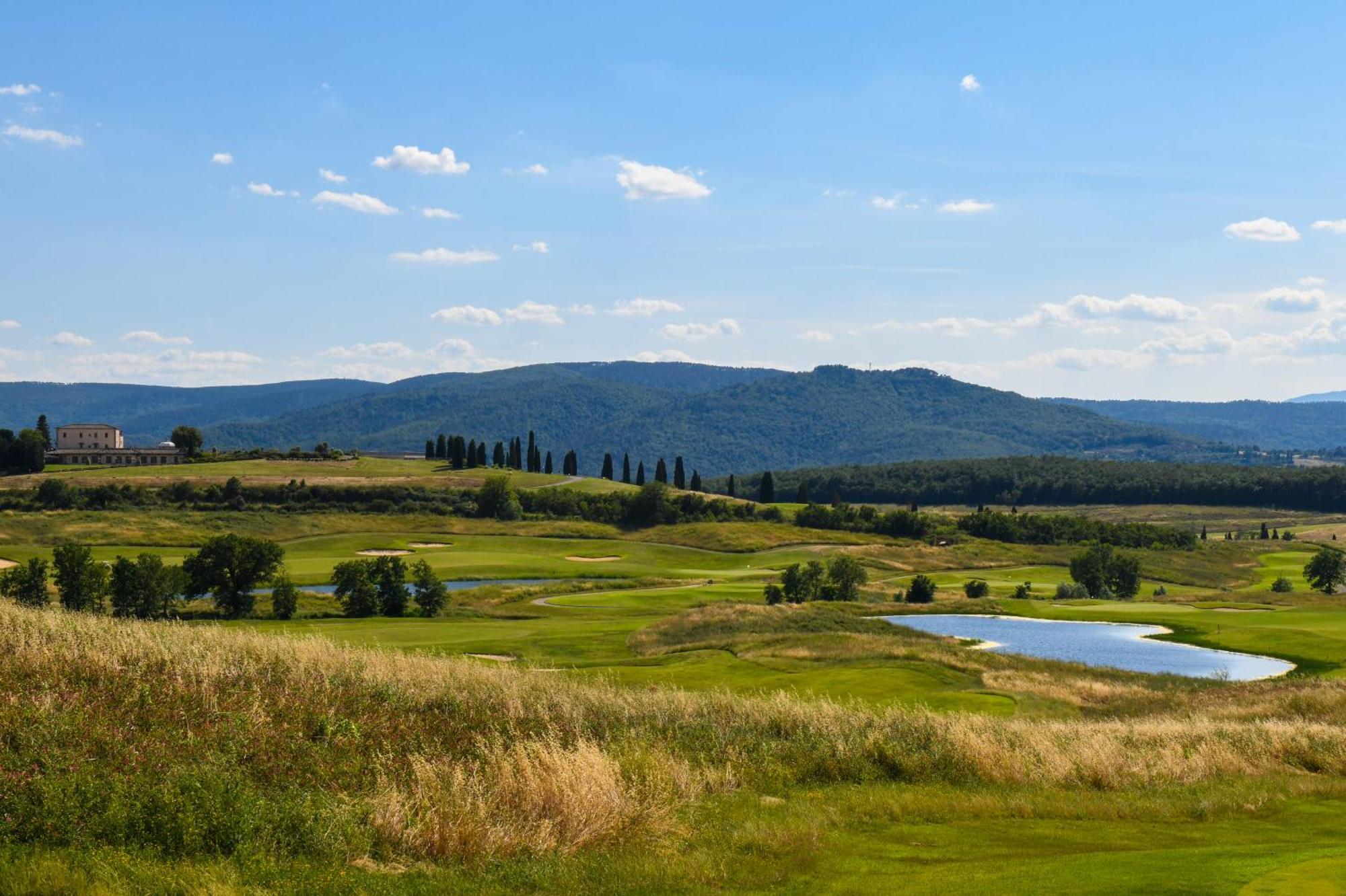 La Bagnaia Golf Resort ภายนอก รูปภาพ