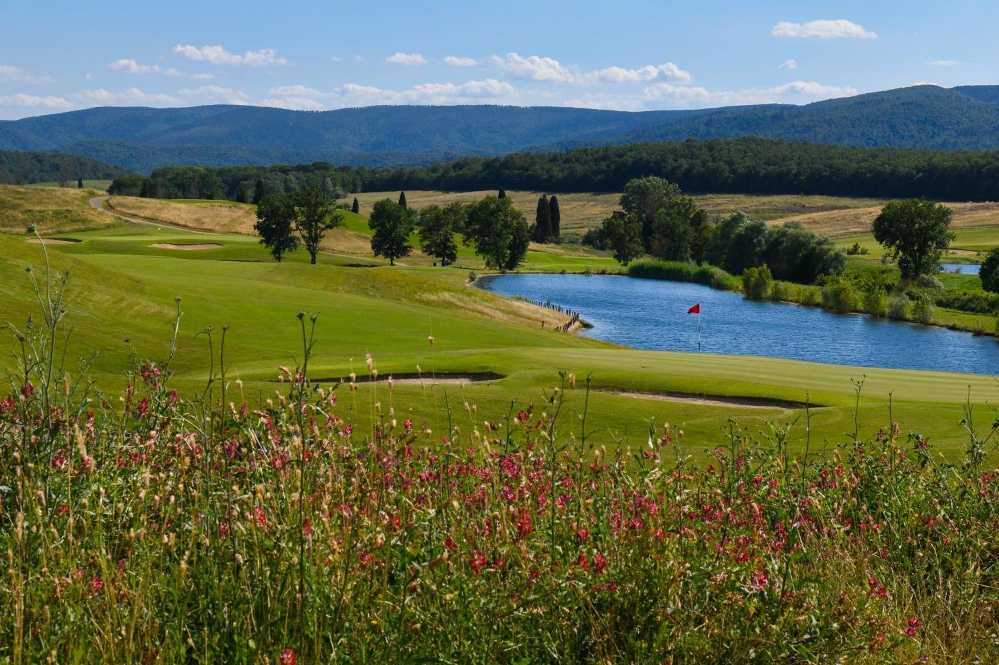 La Bagnaia Golf Resort ภายนอก รูปภาพ