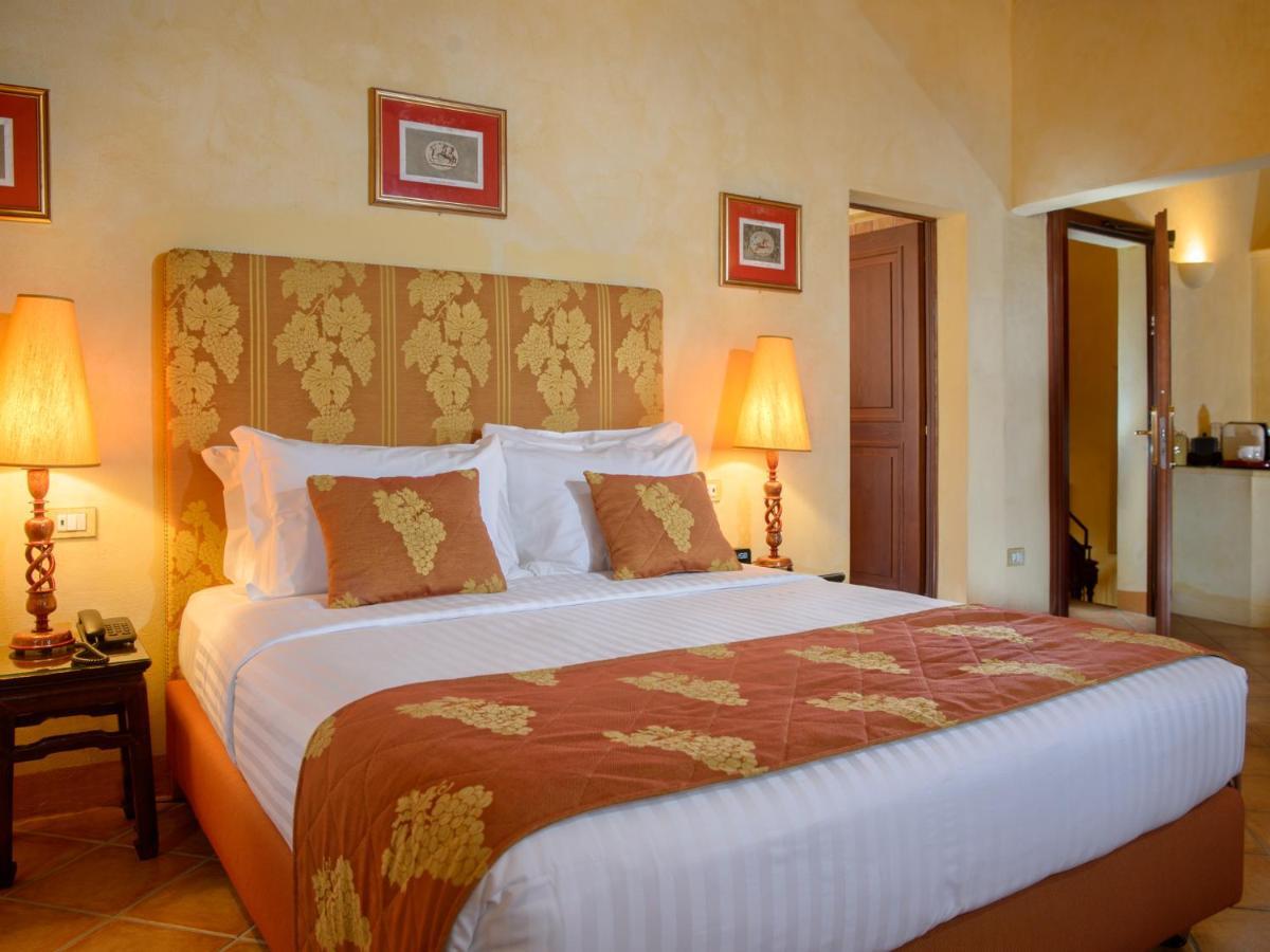 La Bagnaia Golf Resort ภายนอก รูปภาพ